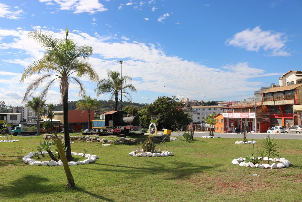 OBRAS: PREFEITURA DE SABARÁ REALIZA MANUTENÇÃO NO TREVO DA CIDADE