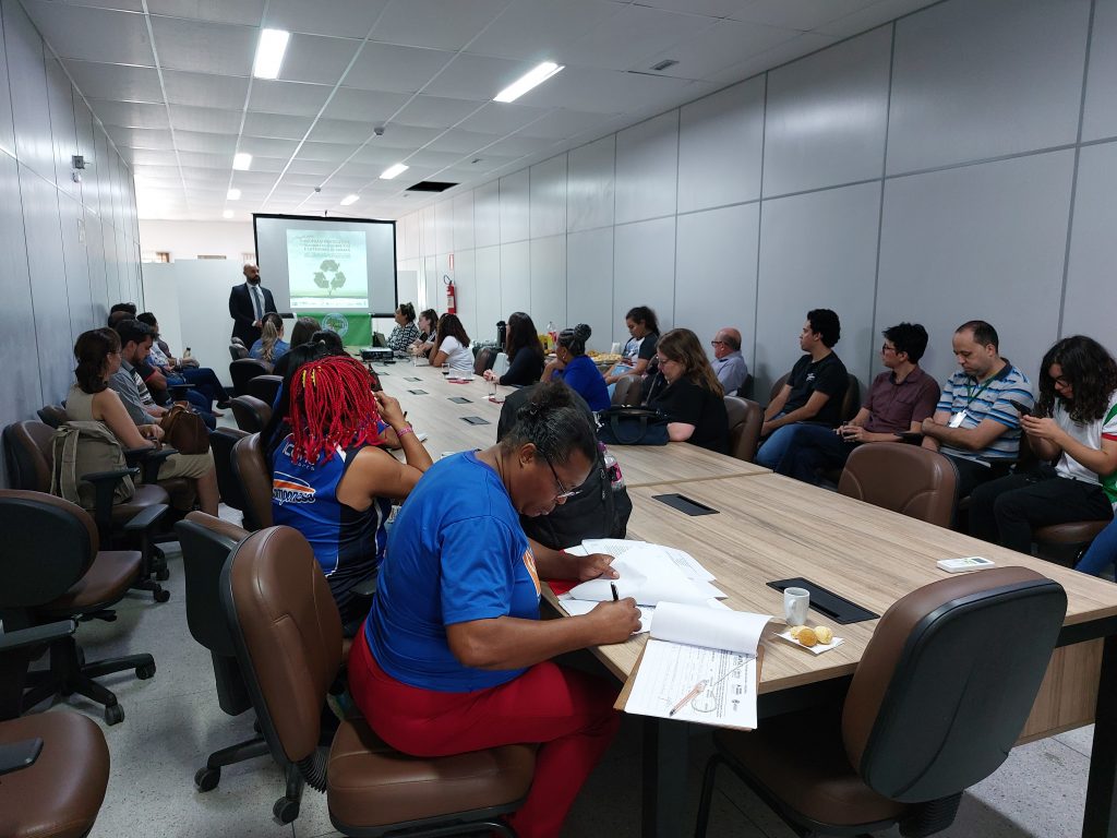 MEIO AMBIENTE: PROGRAMA LIXO E CIDADANIA É TEMA DE REUNIÃO ENTRE DIVERSAS INSTITUIÇÕES ENVOLVIDAS NA INICIATIVA