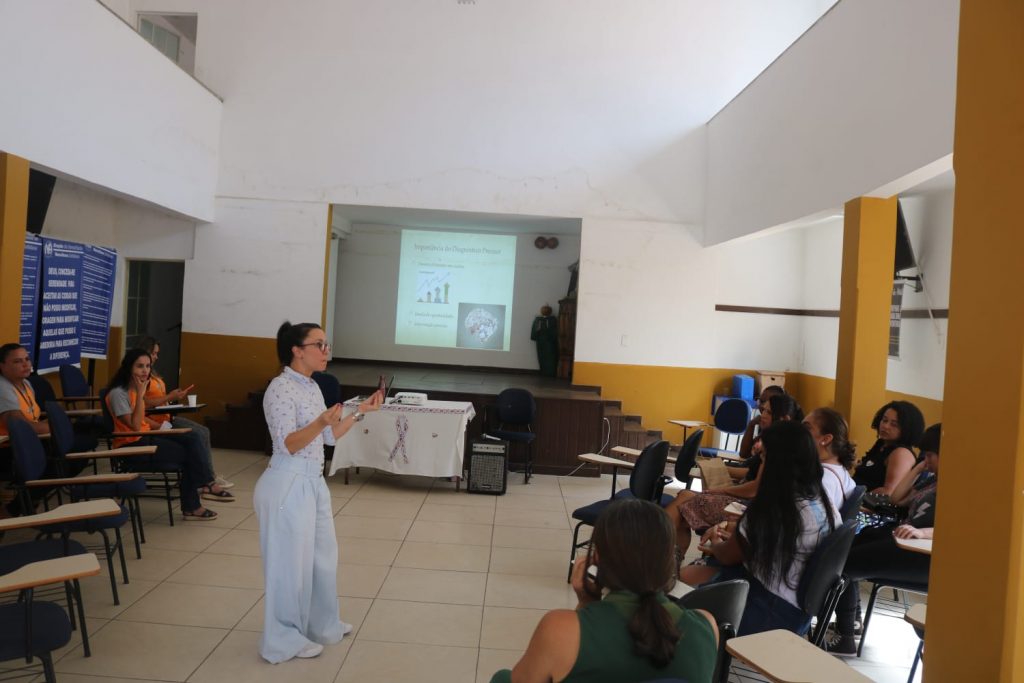 ABRIL AZUL: EQUIPE DO CAPSi REALIZA RODA DE CONVERSA SOBRE AUTISMO