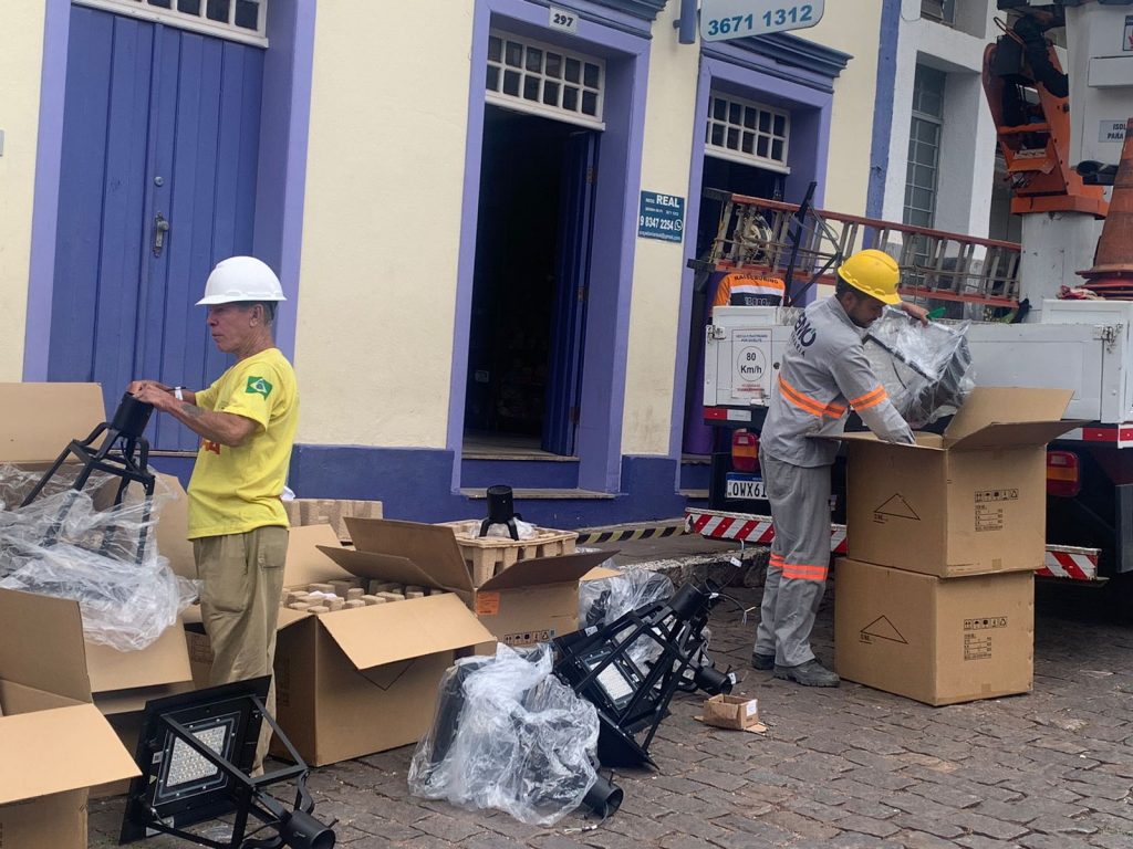 ILUMINAÇÃO PÚBLICA: CENTRO HISTÓRICO RECEBERÁ INSTALAÇÃO DE NOVOS LAMPIÕES