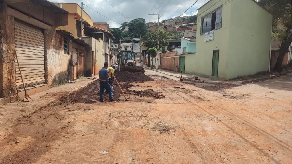 REGIONAL GENERAL CARNEIRO: PREFEITURA DE SABARÁ REALIZA RECUPERAÇÃO ASFÁLTICA NA RUA TIRADENTES
