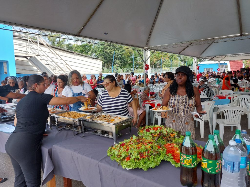 ESPORTES E LAZER: MÃES DO PROJETO VIVA MAIS SÃO HOMENAGEADAS