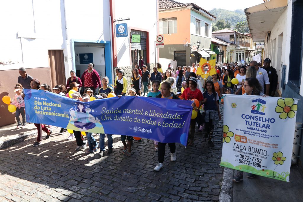 MOBILIZAÇÃO: PASSEATA DE CONSCIENTIZAÇÃO SOBRE COMBATE À EXPLORAÇÃO SEXUAL INFANTIL E LUTA ANTIMANICOMIAL