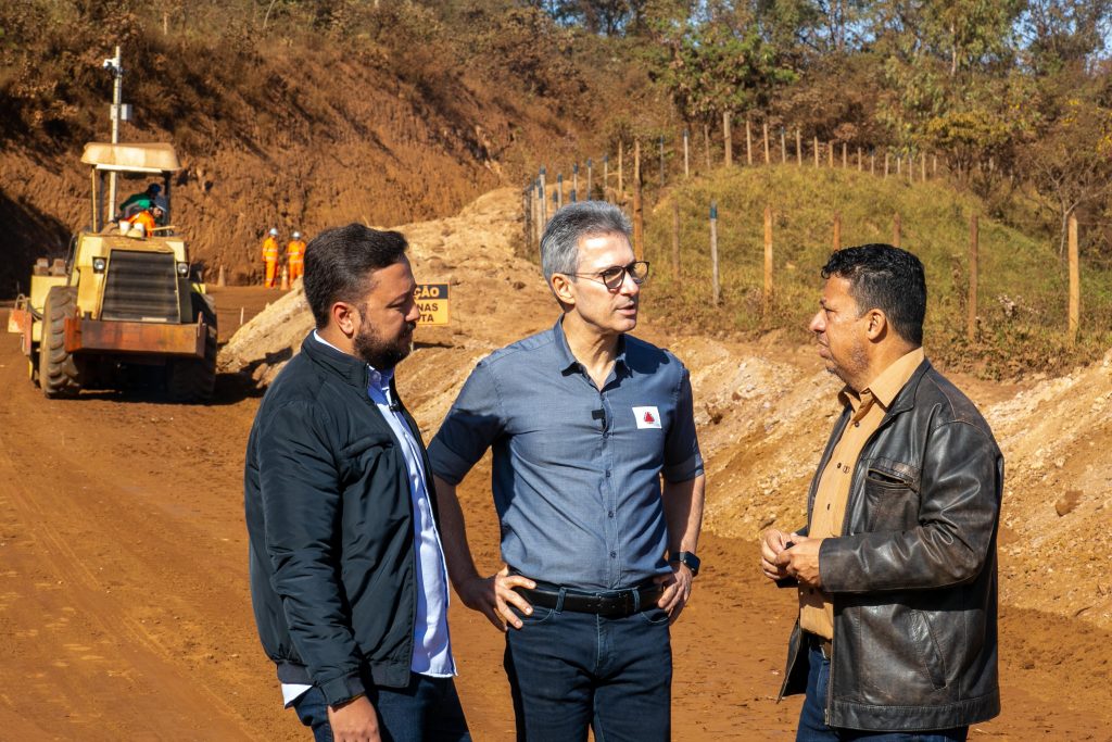 ESTRADA: GOVERNADOR VISTORIA OBRAS NA MG-437, EM TRECHO QUE VAI LIGAR SABARÁ A NOVA LIMA
