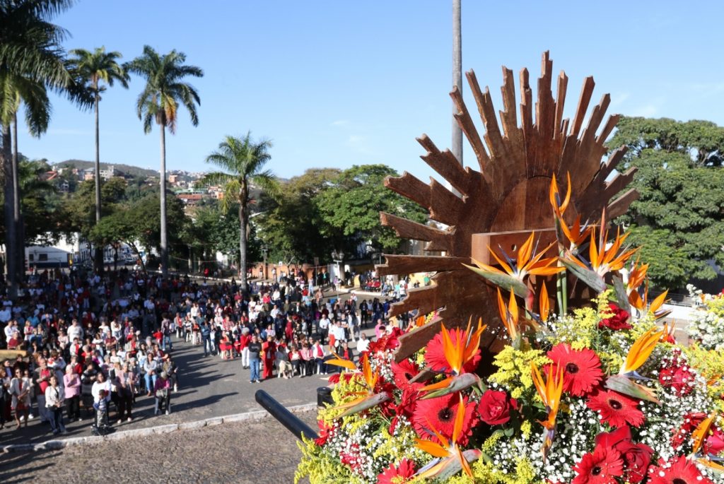 TRADIÇÃO: FESTA DO DIVINO