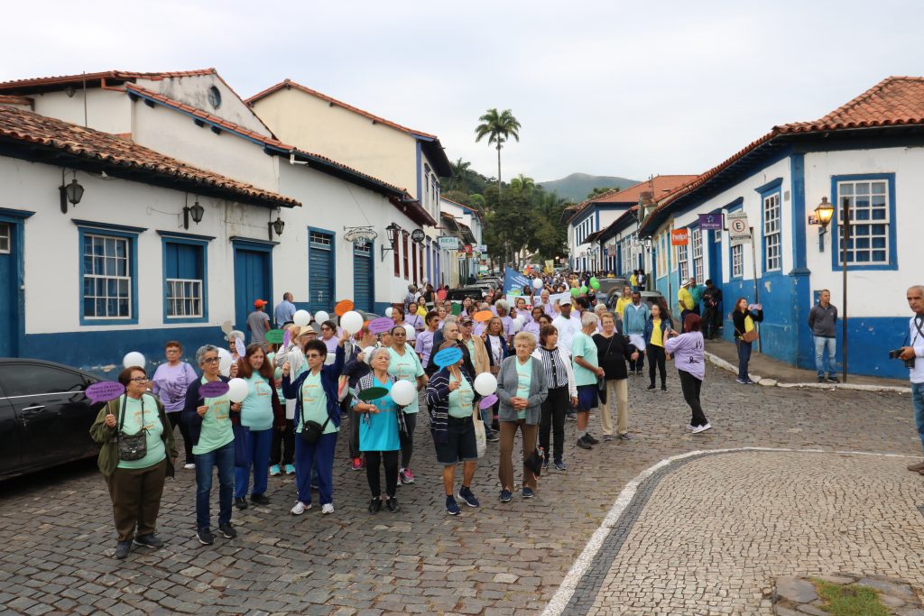 SOCIAL: IDOSOS DO MUNICÍPIO PARTICIPAM DE CAMINHADA PARA CELEBRAR O DIA MUNDIAL DA CONSCIENTIZAÇÃO DA VIOLÊNCIA CONTRA A PESSOA IDOSA