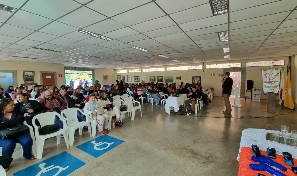 EDUCAÇÃO: SERVIDORES PARTICIPAM DE CAPACITAÇÃO SOBRE 