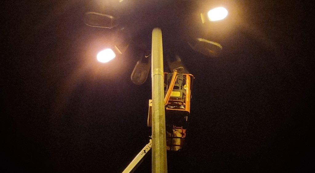MAIS LUZ: PREFEITURA DE SABARÁ REALIZA TROCA DE LÂMPADAS POR LED NA ENTRADA DO CENTRO HISTÓRICO