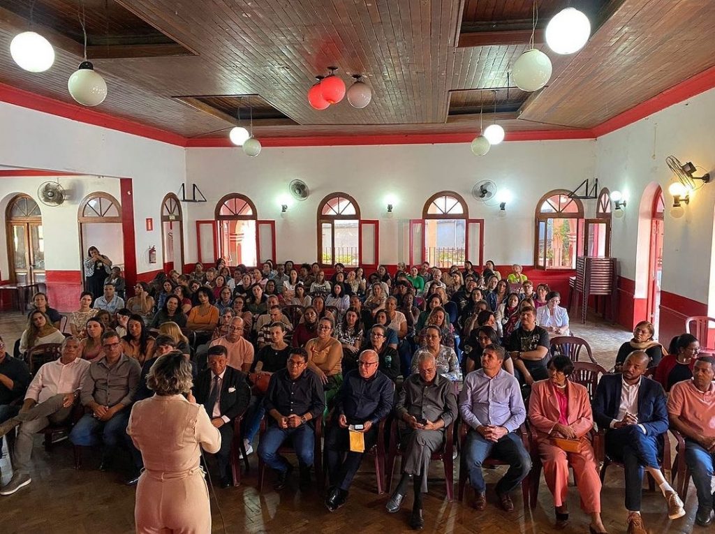 EDUCAÇÃO: 10% DE ABONO É INCORPORADO, EM JULHO, AOS SALÁRIOS DOS SERVIDORES DO MAGISTÉRIO EM SABARÁ
