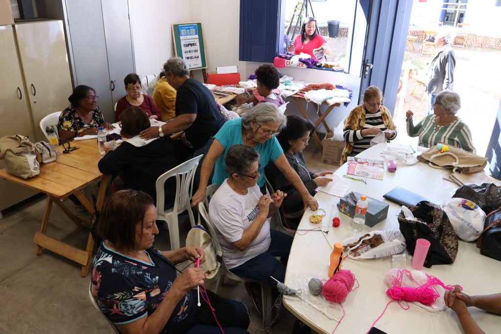 ARTE: GRUPO SOLIDÁRIO PROMOVE OFICINA DE ARTESANATO NO SOLAR DO PADRE CORREIA