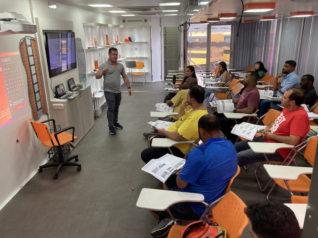 CAPACITAÇÃO: CURSO GRATUITO NA ÁREA DA CONSTRUÇÃO CIVIL É MINISTRADO EM SABARÁ