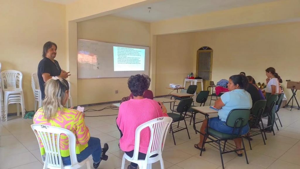 EDUCAÇÃO PATRIMONIAL: PRODUTORES E EXPOSITORES DE BANANA DA REGIÃO DE RAVENA PARTICIPAM DE CURSO DE EMPRATAMENTO