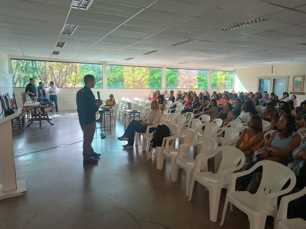 EDUCAÇÃO: COLABORADORES DA EDUCAÇÃO PARTICIPAM DE MAIS UMA ETAPA DA CAPACITAÇÃO SOBRE SEGURANÇA NAS ESCOLAS