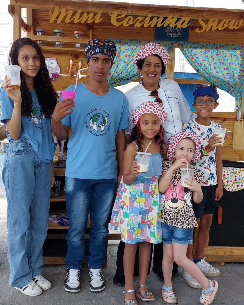 BANANA: COZINHA KIDS COM RECEITA DE MILK SHAKE
