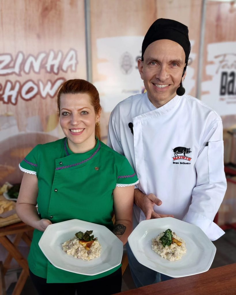 BANANA: COZINHA SHOW COM OS CHEFS BRUNO BETHONICO E ANA MARZZANO
