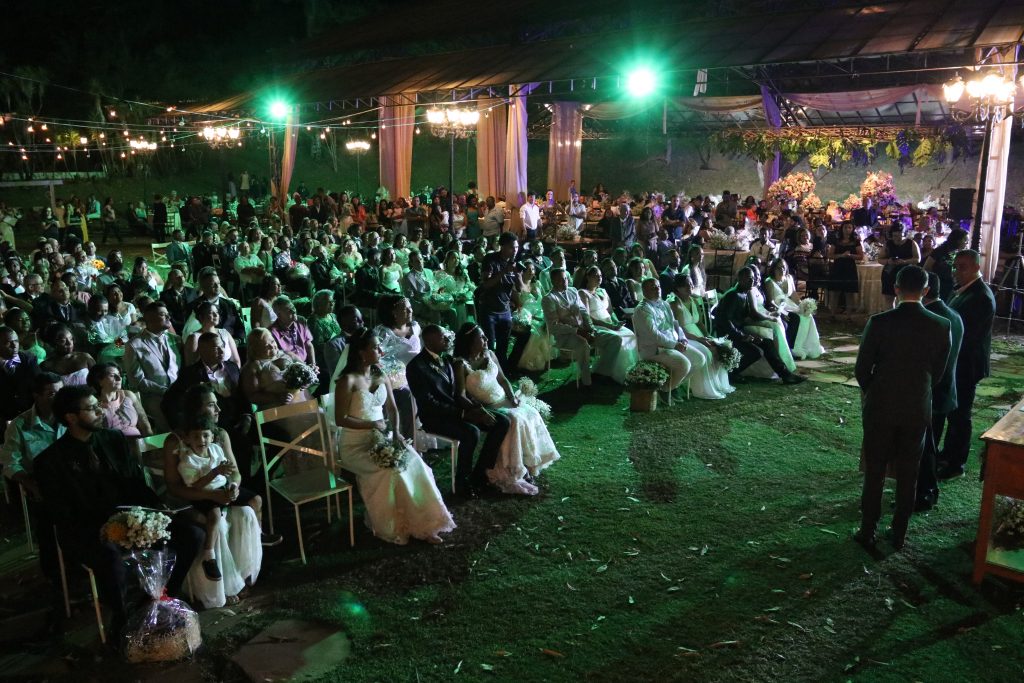 SOCIAL: CASAMENTO COMUNITÁRIO OFICIALIZA UNIÃO DE 71 CASAIS DE SABARÁ