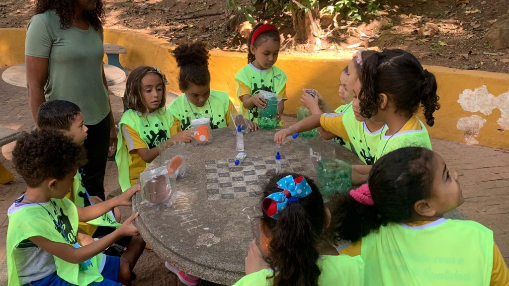 21 DE SETEMBRO - DIA DA ÁRVORE: ALUNOS DA ESCOLA MUNICIPAL GERSON MANOEL DOS ANJOS VISITAM O BOSQUE MUNICIPAL ALFREDO MACHADO