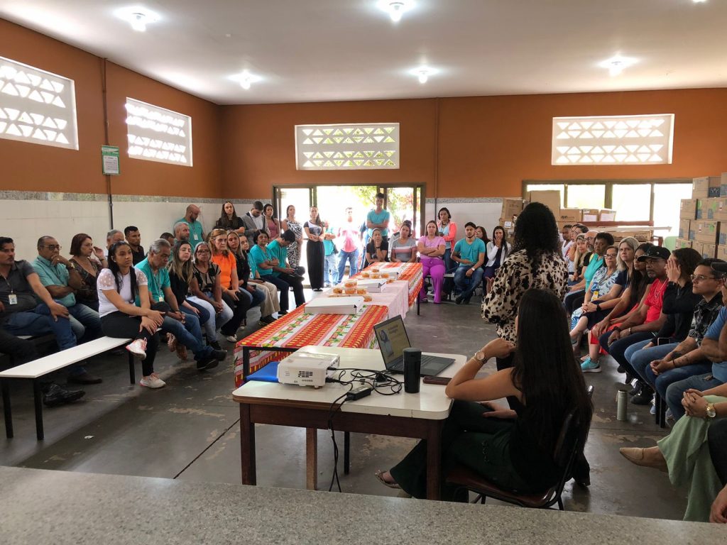 SETEMBRO AMARELO: SERVIDORES DA SECRETARIA MUNICIPAL DE SAÚDE PARTICIPAM DE PALESTRA SOBRE AUTO CUIDADO E ALIMENTAÇÃO SAUDÁVEL