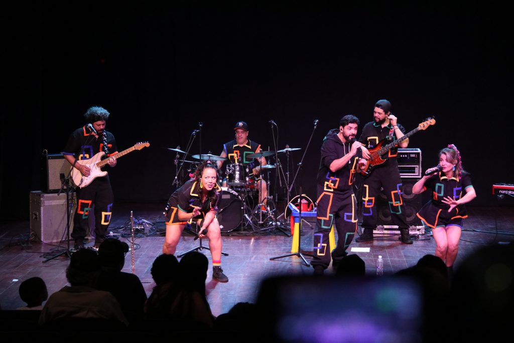 DIVERSÃO EM CENA: COM DIVERSOS ESTILOS MUSICAIS, ESPETÁCULO “TRUPICADA” ABRE A PROGRAMAÇÃO DE OUTUBRO