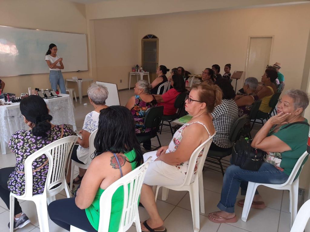 OUTUBRO ROSA: MORADORAS DE RAVENA PARTICIPAM DE PALESTRA SOBRE PREVENÇÃO AO CÂNCER DE MAMA