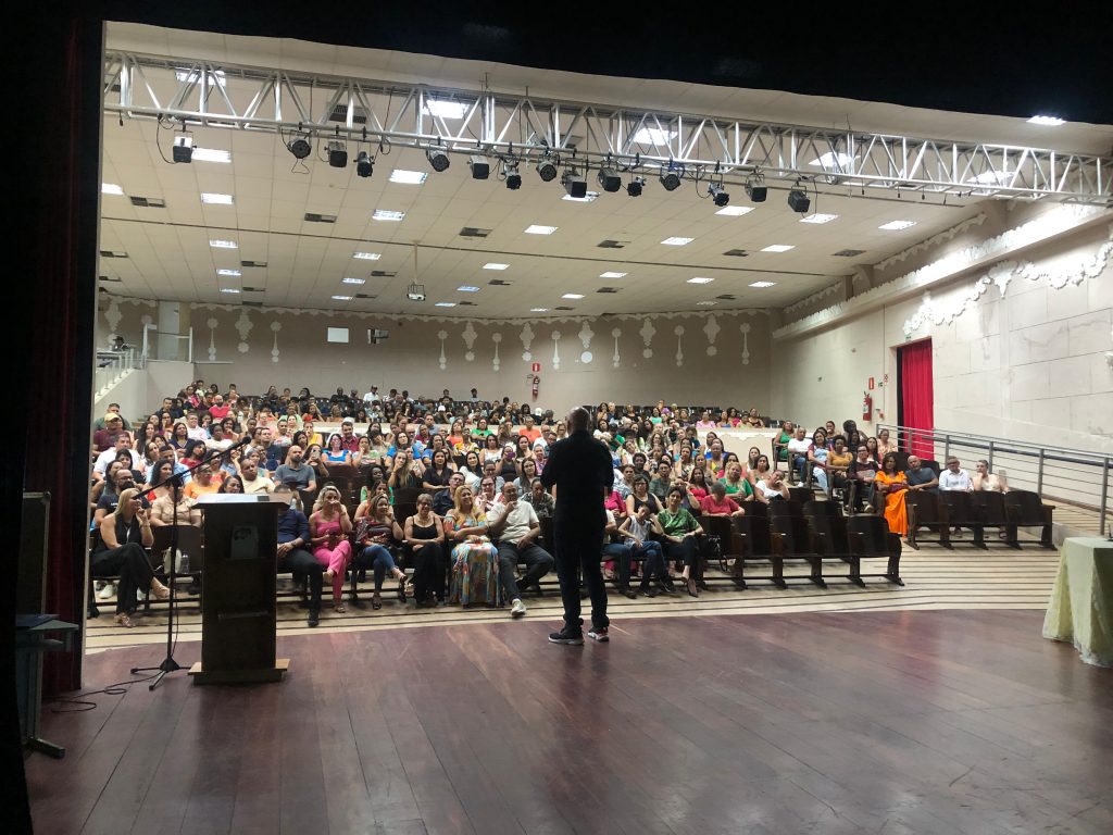 EDUCAÇÃO: COMUNICADOR TIO FLÁVIO MINISTRA PALESTRA NO ENCERRAMENTO DA II SEMANA DE INSPIRAÇÃO E INOVAÇÃO