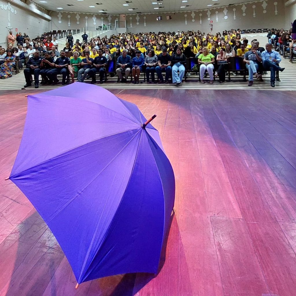 GUARDA-CHUVA AZUL: ENCERRAMENTO DO PROJETO É MARCADO POR MOMENTOS DE REFLEXÃO, EMOÇÃO, ABRAÇOS E RECORDAÇÕES