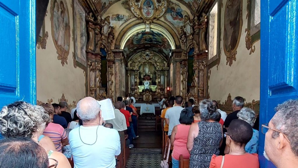 FÉ E UNIÃO: PREFEITURA DE SABARÁ E COMUNIDADE ENTREGAM REFORMA DA CAPELA DO PILAR