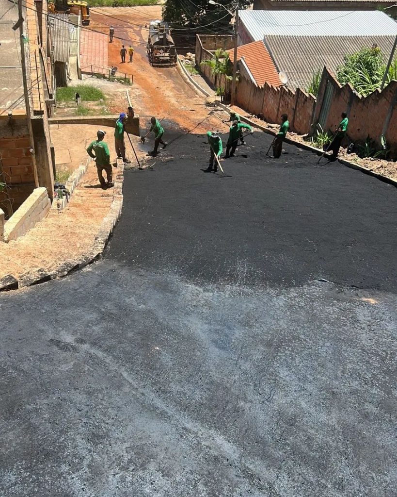 INFRAESTRUTURA: OBRA DE ASFALTAMENTO É INICIADA NA RUA ARAXÁ, NO BAIRRO ALTO VILA RICA