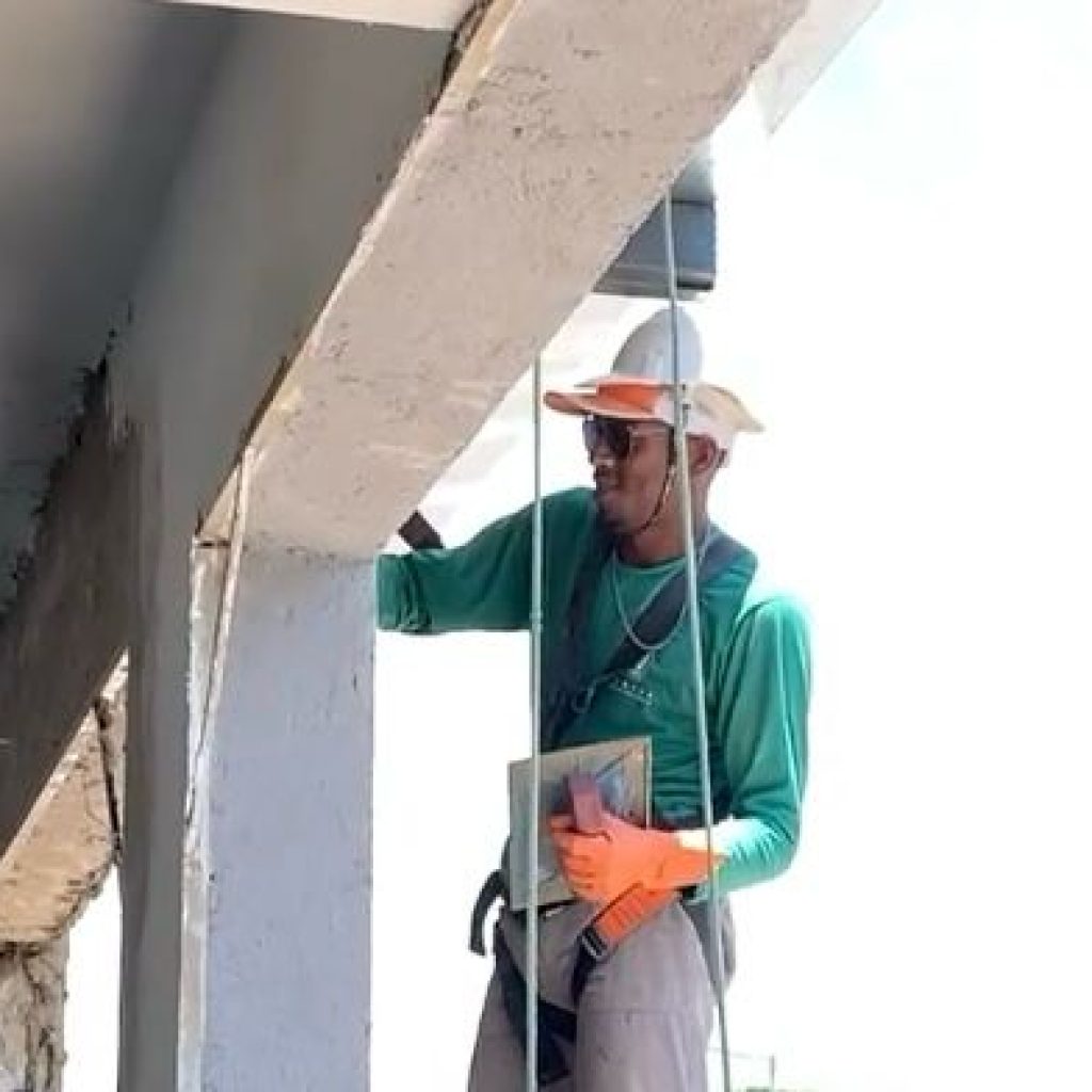 EQUIPAMENTO PÚBLICO: OBRA DE CONSTRUÇÃO DO ALMOXARIFADO DA SECRETARIA MUNICIPAL DE EDUCAÇÃO SEGUE AVANÇANDO