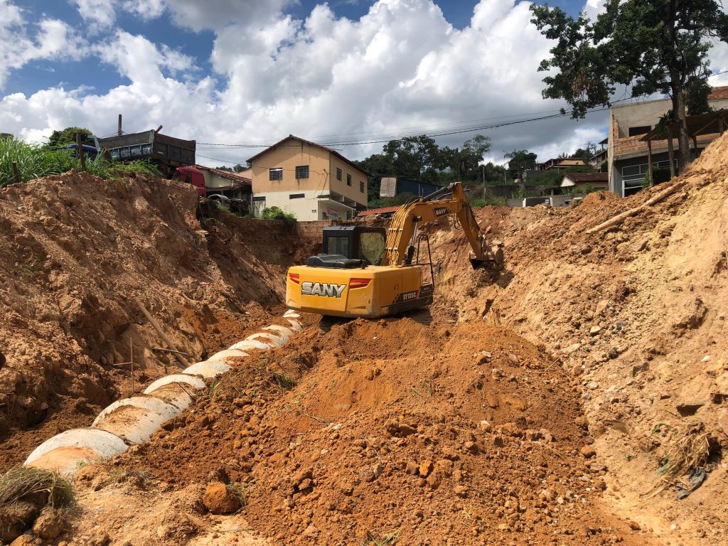 ESCOAMENTO: RUA ANTÔNIO SOARES, EM RAVENA, RECEBE OBRA DE DRENAGEM