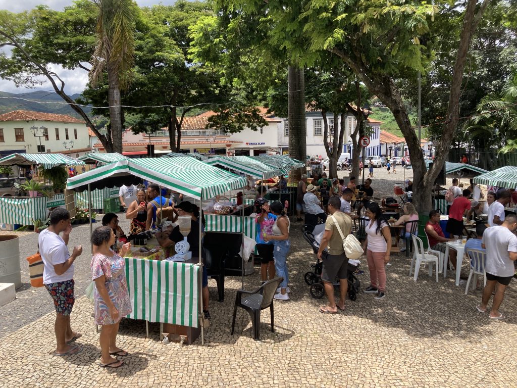 COMEMORAÇÃO: FEIRA LIVRE DO CENTRO CELEBRA UM ANO DA RETOMADA DAS ATIVIDADES