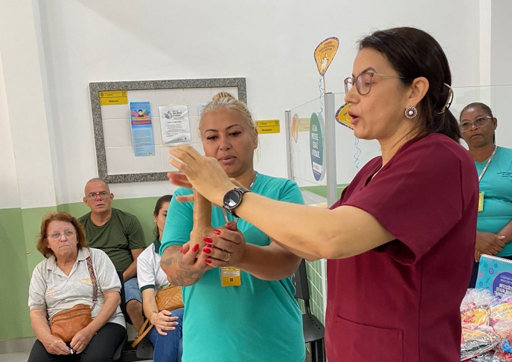 SAÚDE: USUÁRIOS DA UBS ROÇA GRANDE PARTICIPAM DE ATIVIDADE EDUCATIVA SOBRE INFECÇÕES SEXUALMENTE TRANSMISSÍVEIS