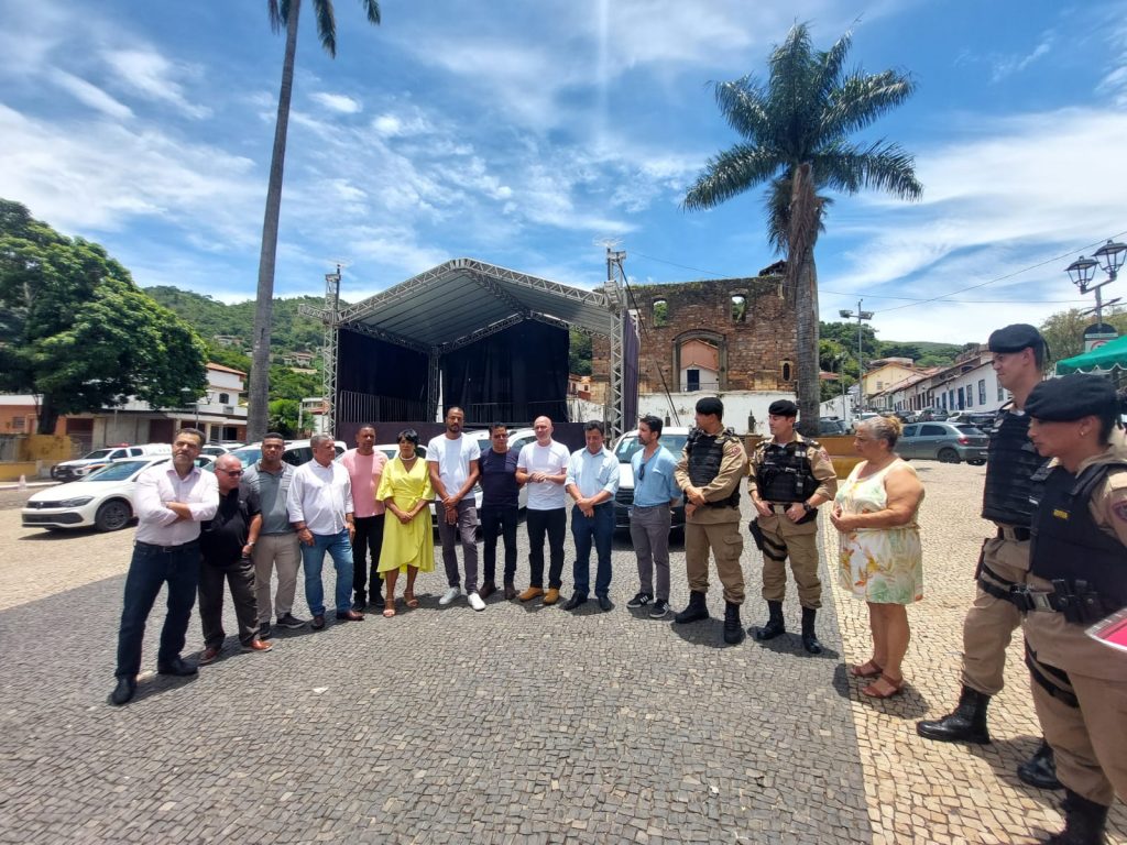  TRANSPORTE: SABARÁ RECEBE NOVOS VEÍCULOS