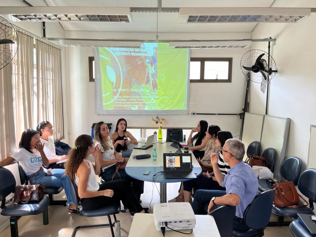 QUALIFICAÇÃO: PROFISSIONAIS DA EQUIPE MULTIPROFISSIONAL PARTICIPAM DE CAPACITAÇÃO SOBRE O PROGRAMA NUTRIR SABARÁ