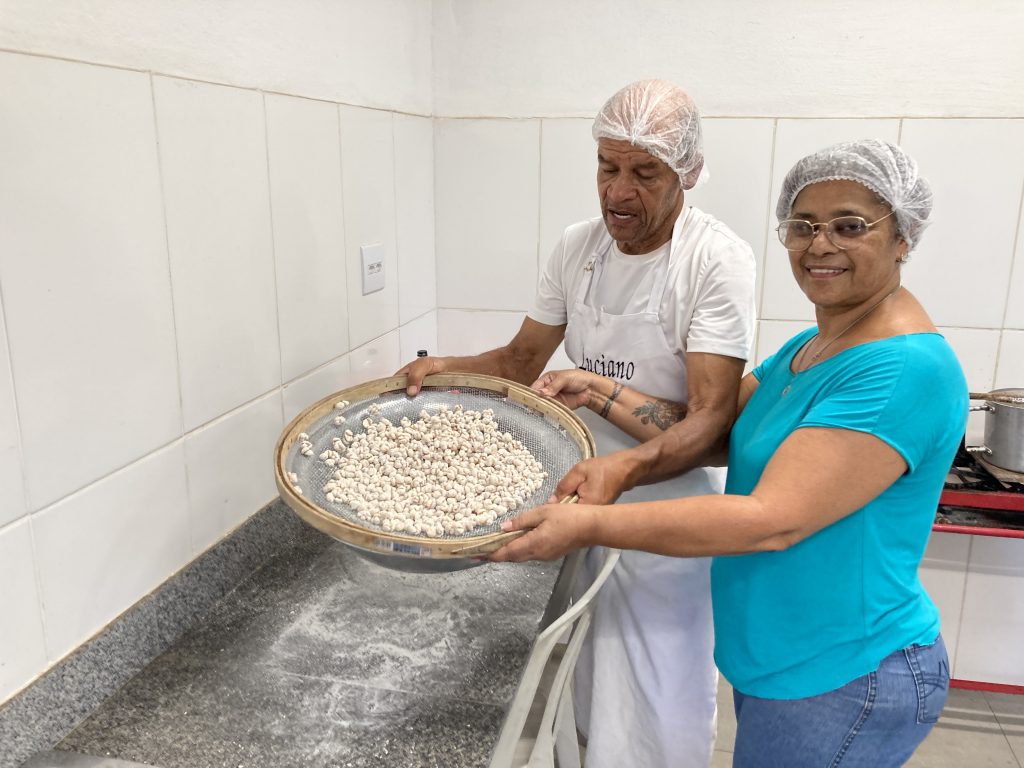 TRADIÇÃO: CURSO DE CONFECÇÃO DE AMÊNDOAS PORTUGUESAS É FINALIZADO E A PRODUÇÃO SERÁ DISTRIBUÍDA AOS FIGURANTES DA SEMANA SANTA