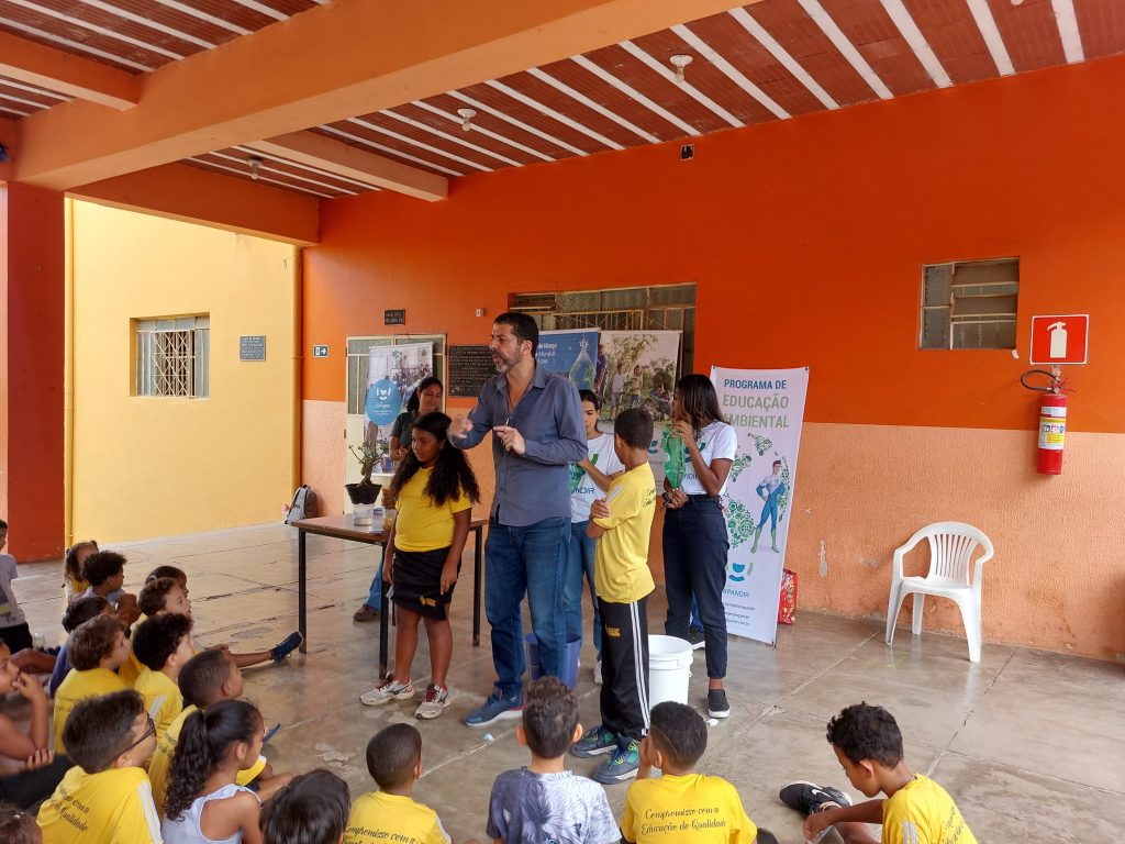 DIA MUNDIAL DA ÁGUA: ALUNOS DA REDE MUNICIPAL PARTICIPAM DE ATIVIDADE EDUCATIVA PARA CELEBRAR A DATA