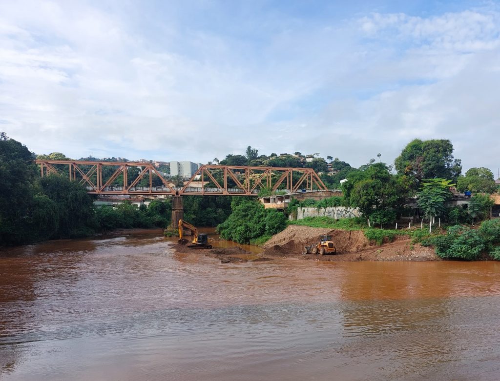 22 DE MARÇO: EM CELEBRAÇÃO AO DIA MUNDIAL DA ÁGUA, PREFEITURA REALIZA AÇÃO DE LIMPEZA E DESASSOREAMENTO NO ENCONTRO DOS RIOS DAS VELHAS E SABARÁ