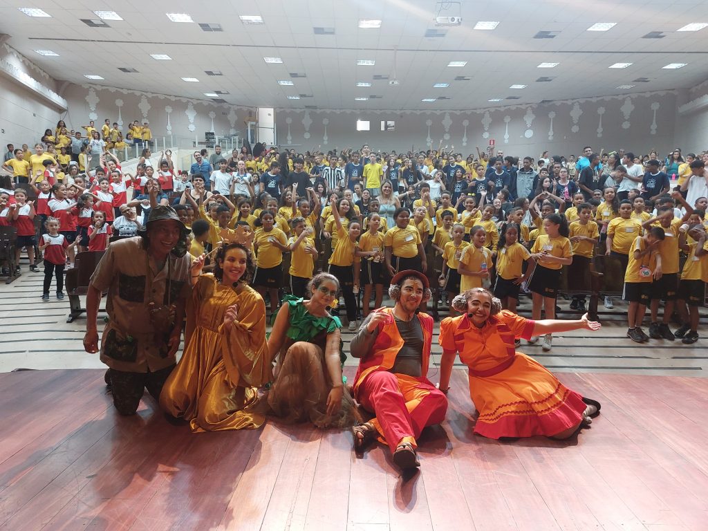 MEIO AMBIENTE: ANIMAIS, NATUREZA, MATAS E ÁGUA CONTAM O ENREDO DE PEÇA DE TEATRO APRESENTADA EM SABARÁ