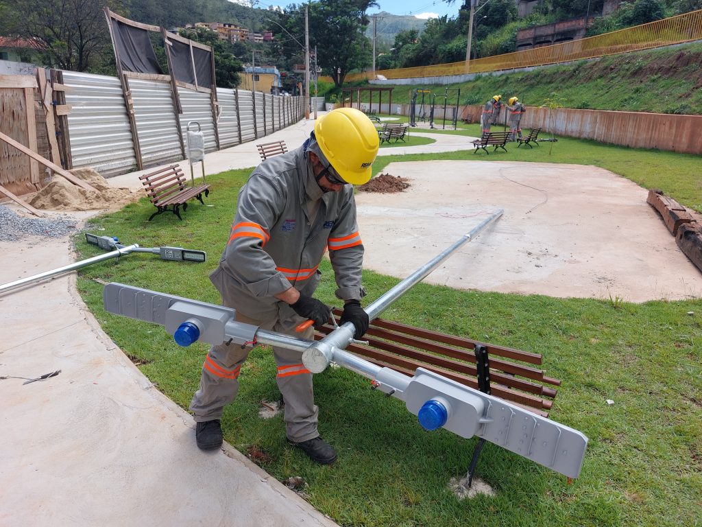 LAZER: OBRA DE CONSTRUÇÃO DA PRAÇA JOGADOR HÉLIO DOS SANTOS ENTRA NA RETA FINAL