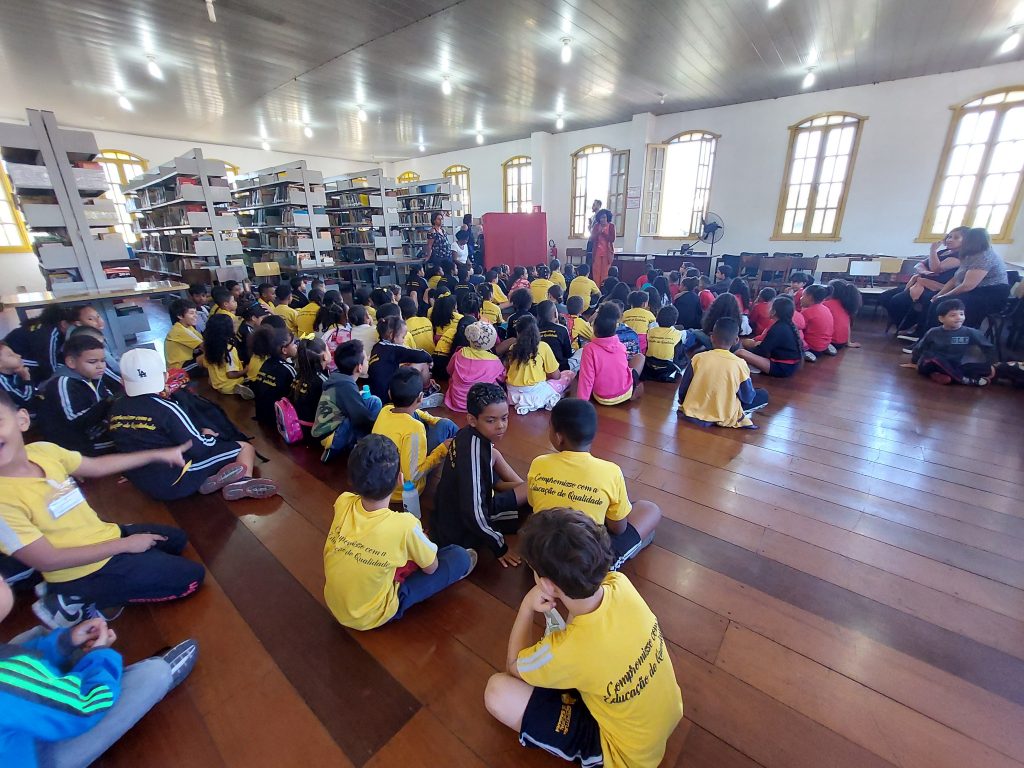 SEMANA LITERÁRIA: ALUNOS DAS REDES MUNICIPAL E PARTICULAR DE ENSINO  PARTICIPAM DE VISITA GUIADA COM CONTAÇÃO DE HISTÓRIA INFANTIL