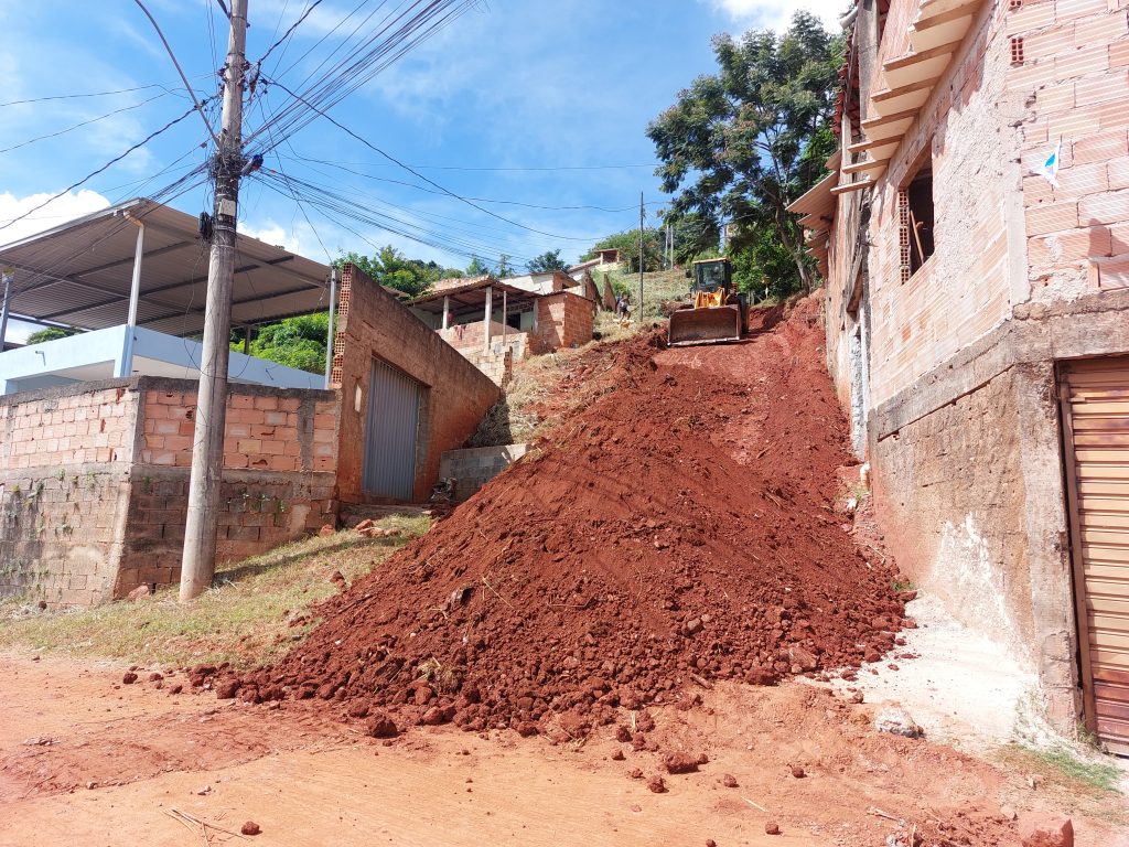REGIONAL GENERAL CARNEIRO - PREFEITURA INICIA O SERVIÇO DE PAVIMENTAÇÃO ASFÁLTICA NA RUA SALINAS, NO BAIRRO ITACOLOMI
