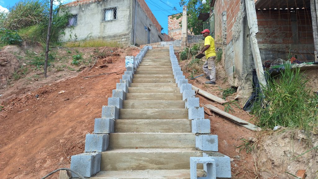 REGIONAL GENERAL CARNEIRO: PREFEITURA EXECUTA OBRA DE ACESSIBILIDADE NA RUA JESUS DE NAZARÉ, NO BAIRRO TERRA BRANCA