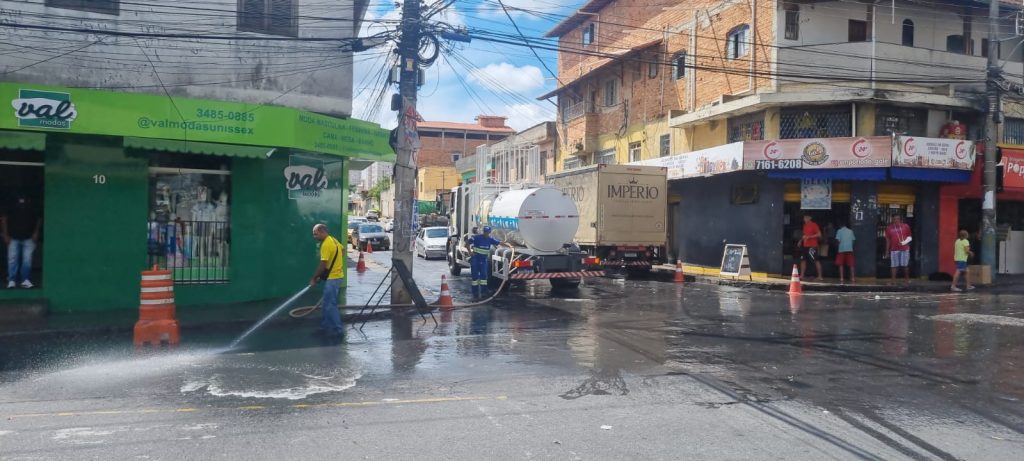 CONTINUIDADE: PREFEITURA REALIZA MAIS UMA ETAPA DE AÇÕES NO CENTRO COMERCIAL DO BAIRRO NOVA VISTA