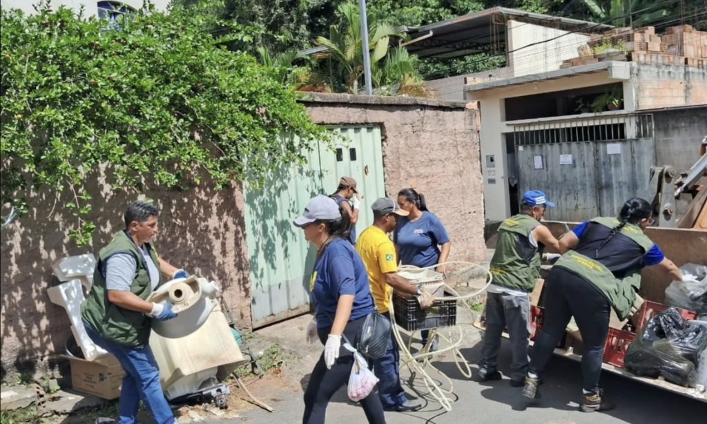 SAÚDE: MUTIRÃO DE COMBATE À DENGUE RECOLHE 25 TONELADAS DE INSERVÍVEIS NOS BAIRROS MANGUEIRAS, MANGABEIRAS E VILA MICHEL