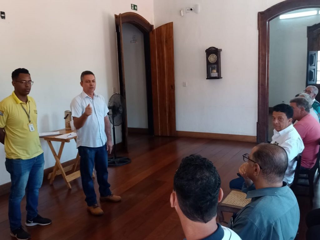 LEGISLAÇÃO: PREFEITURA DE SABARÁ SE REÚNE COM TAXISTAS DO MUNICÍPIO PARA ESCLARECIMENTO DE NOVAS REGRAS DE TRANSFERÊNCIA DE LICENÇA