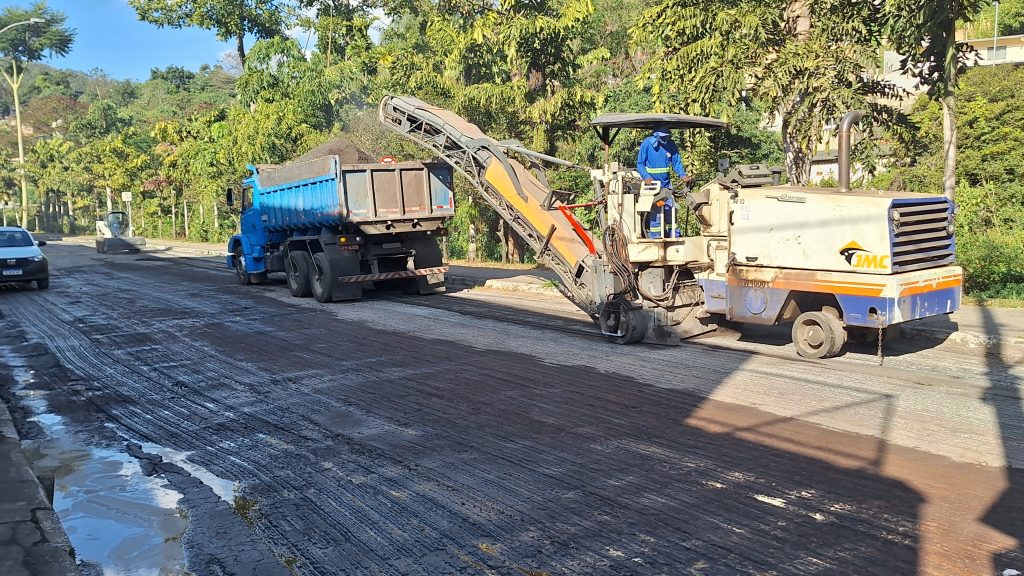 OBRAS: RECAPEAMENTO ASFÁLTICO NA AVENIDA PREFEITO VITOR FANTINI