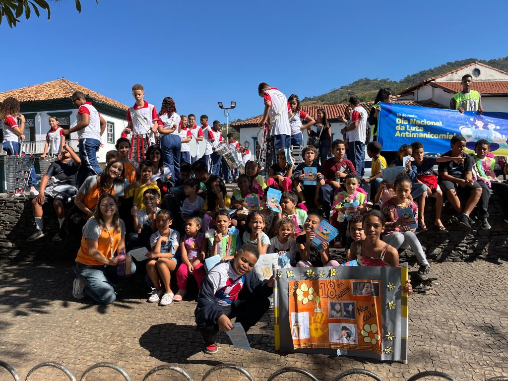 SAÚDE: PASSEATA PELO CENTRO HISTÓRICO DE SABARÁ LEMBROU O DIA NACIONAL DA LUTA ANTIMANICOMIAL NO MUNICÍPIO