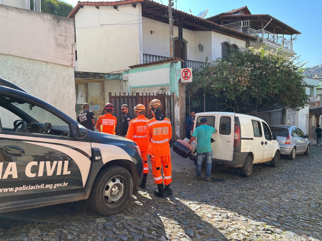POLÍCIA CIVIL E PREFEITURA DE SABARÁ APREENDEM CACHORRO DA RAÇA PITBULL QUE ATACOU CRIANÇA DE 4 ANOS NO CENTRO DE SABARÁ