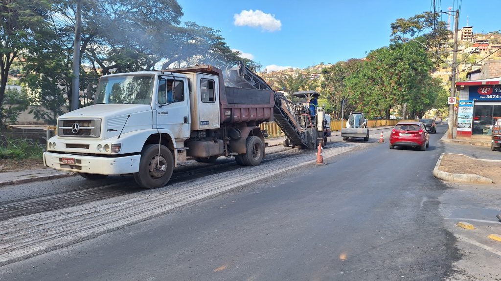 OBRAS: RECAPEAMENTO ASFÁLTICO NA AVENIDA PREFEITO VITOR FANTINI