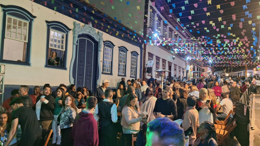 CULTURA E TURISMO: SABARÁ RECEBE MAIS UMA EDIÇÃO DO CORDAS EM TOM, COM CHORINHO E FORRÓ NUM ESPECIAL JUNINO